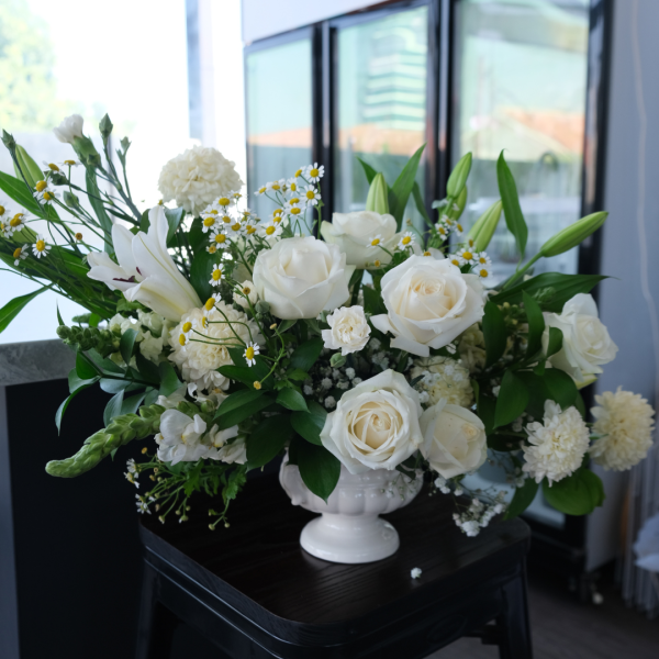 White Theme Lily Vase Online Sale