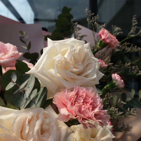 White Ohara Hermosa Bouquet Online