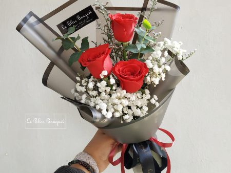 Signature Three Rose Smallie Bouquet For Discount