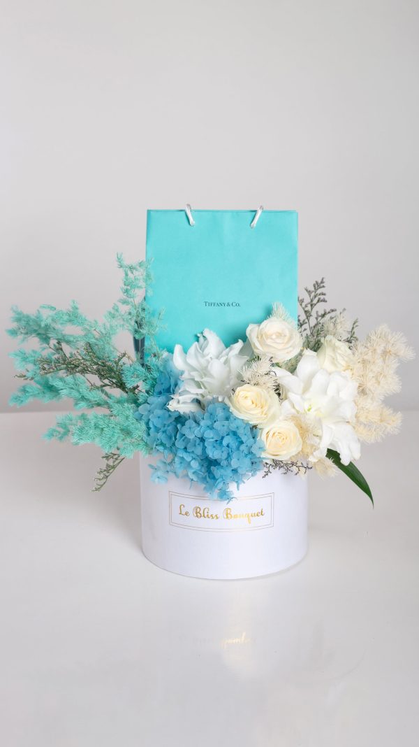 Blooming Gift in a Gift Box Online Hot Sale