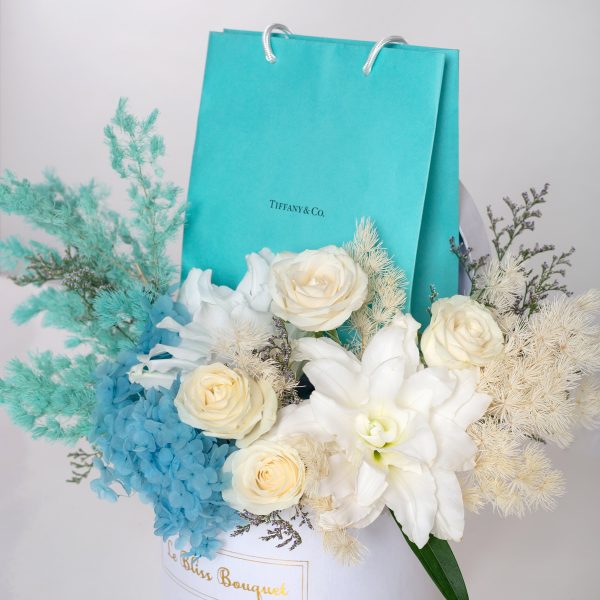 Blooming Gift in a Gift Box Online Hot Sale