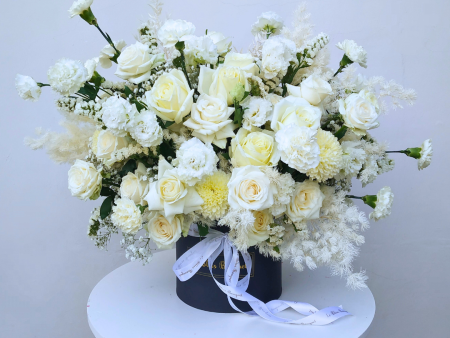 White Lisianthus Rose Polar Grand Bloombox For Sale