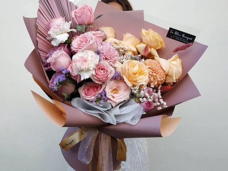 Soft Gradation Signature Bouquet Online Sale